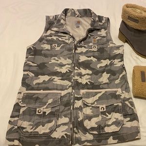 Carhartt vest with boots to match